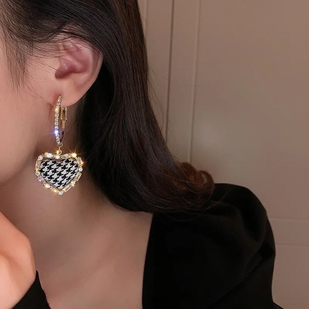 💖5 items for $25 Sale!💖 Heart Shape Rhinestone Drop Earrings - Picture 5 of 6